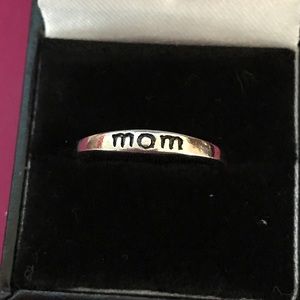 Costume ring MOM
